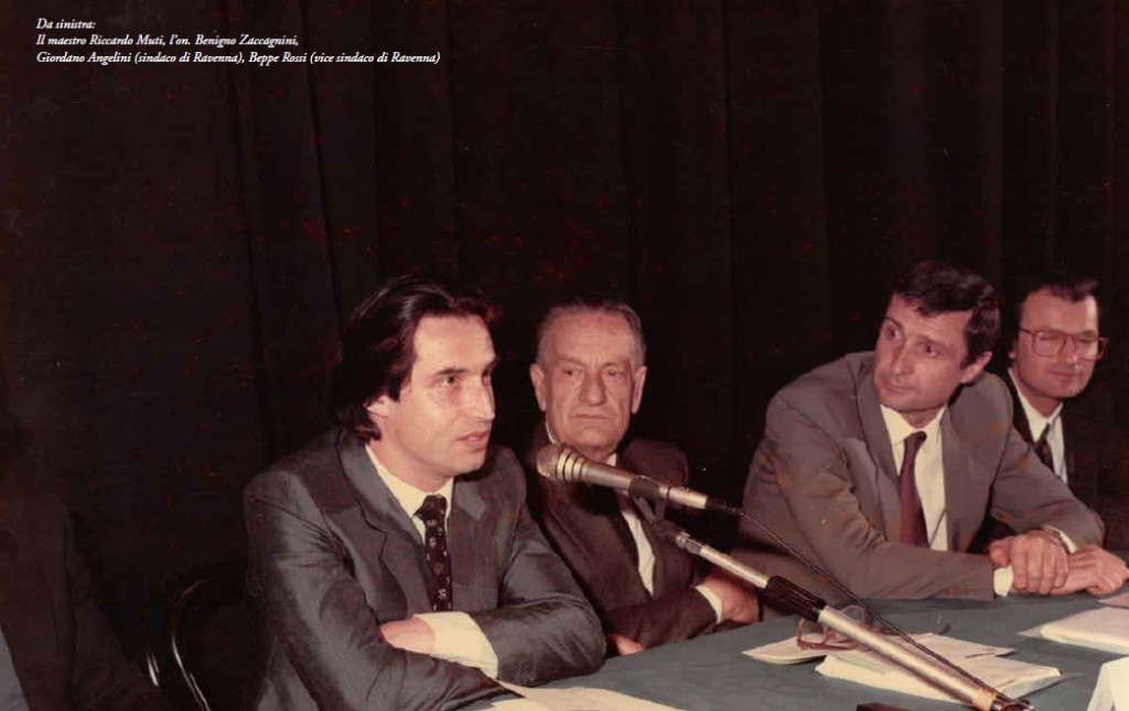 Da sinistra: il maestro Riccardo Muti, l’on. Benigno Zaccagnini, Giordano Angelini (sindaco di Ravenna), Beppe Rossi (vice sindaco di Ravenna)